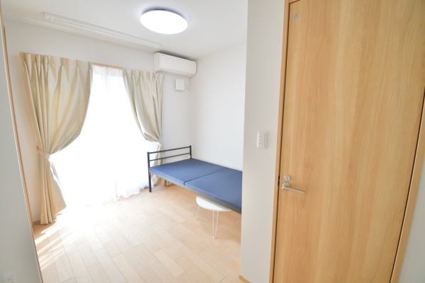 部屋手前から