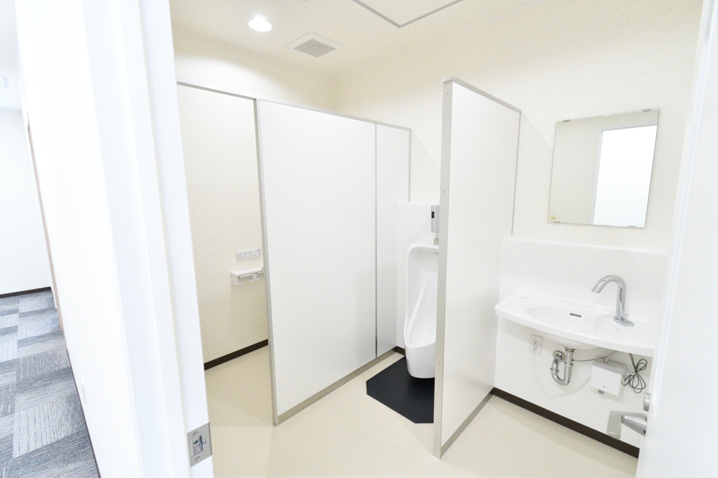 男子トイレ(1F)