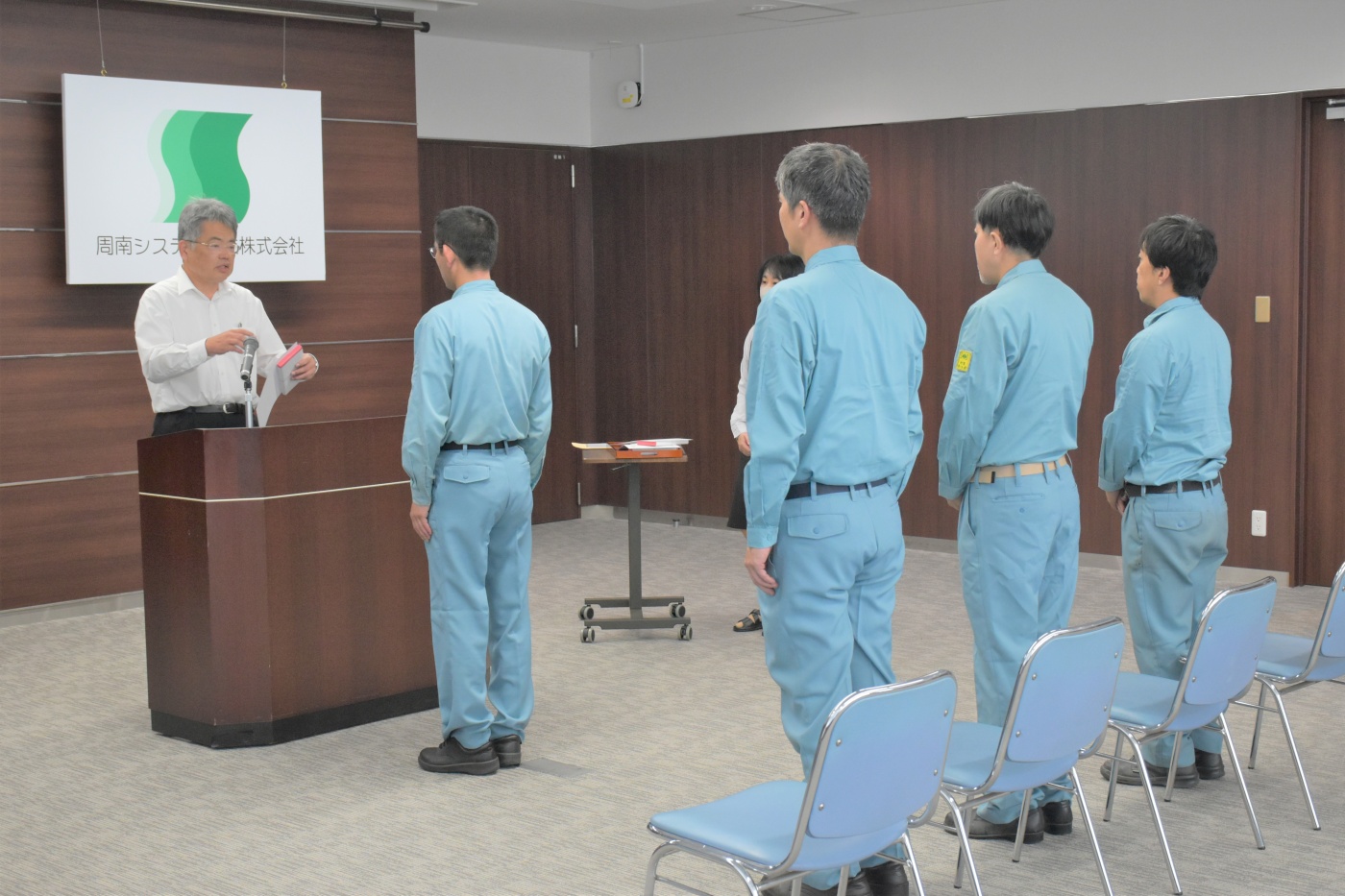 「永年勤続者表彰式を開催しました」関連画像