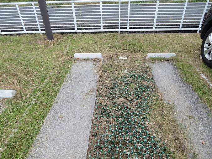 「駐車場の草刈りを行いました。」関連画像