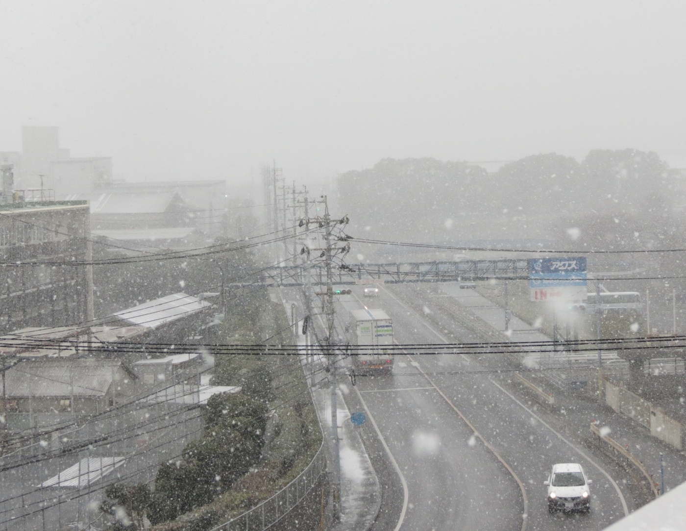 「長いトンネルを抜けるとそこは雪国であった」関連画像